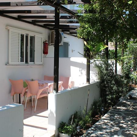 Aaron Apartments Ферма Екстер'єр фото