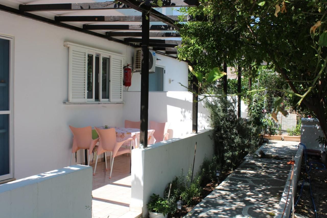 Aaron Apartments Ферма Екстер'єр фото